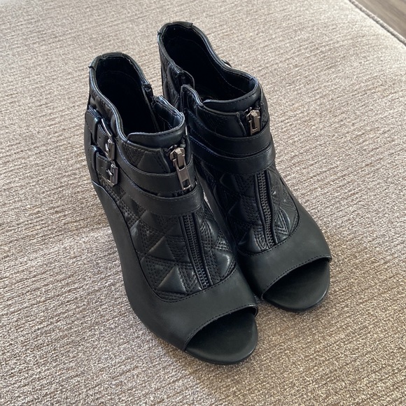 Heels - Picture 2 of 3